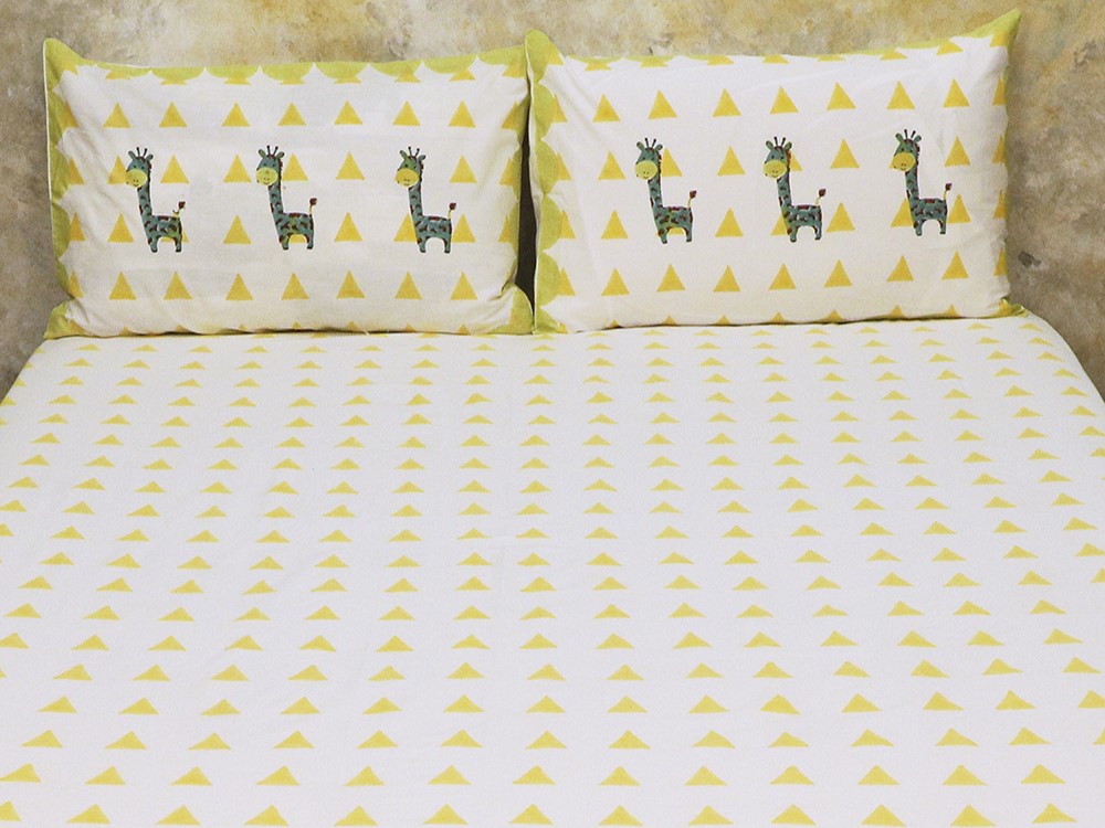 My Best Friend Gira the Giraffe Kid's Bedsheet