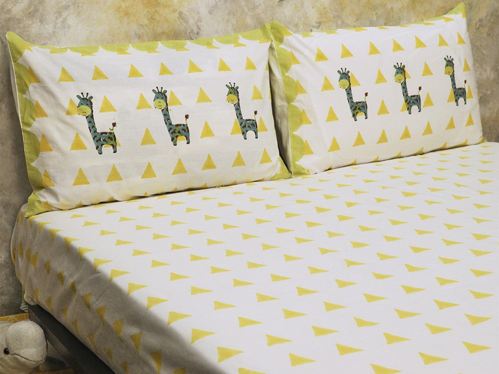 My Best Friend Gira the Giraffe Kid's Bedsheet