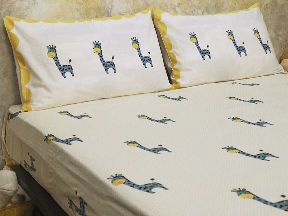 My Best Friend Gira the Giraffe Kid's Bedsheet