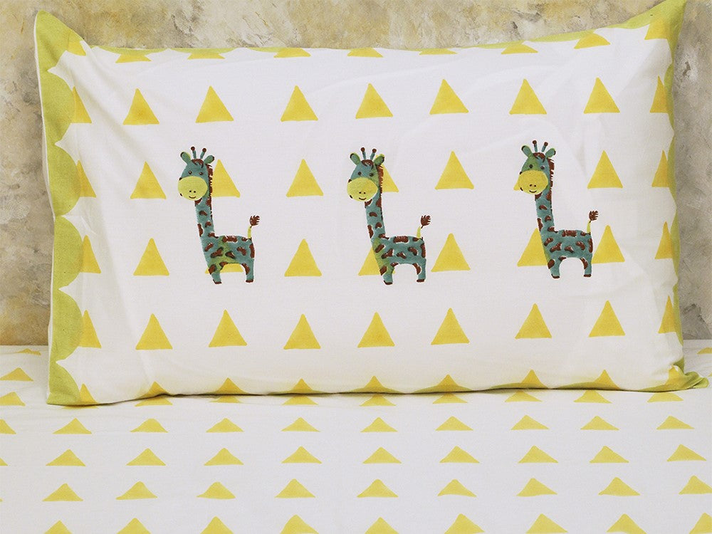 My Best Friend Gira the Giraffe Kid's Bedsheet