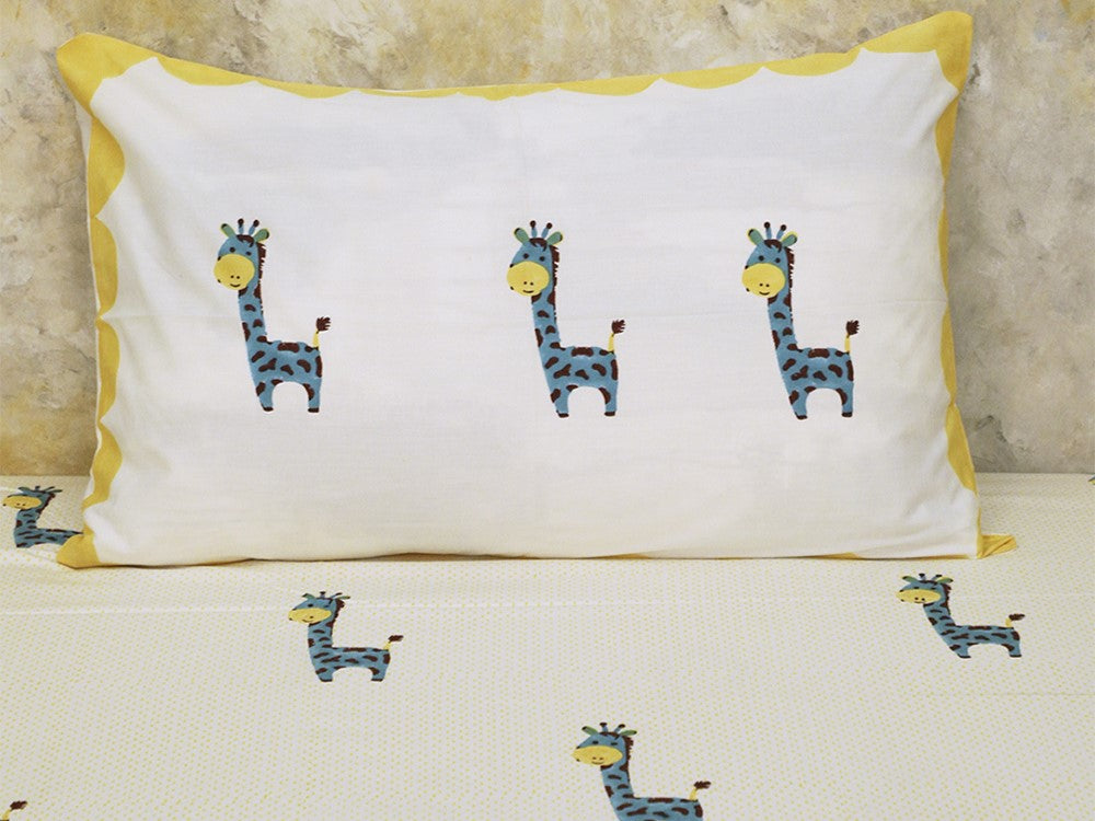 My Best Friend Gira the Giraffe Kid's Bedsheet