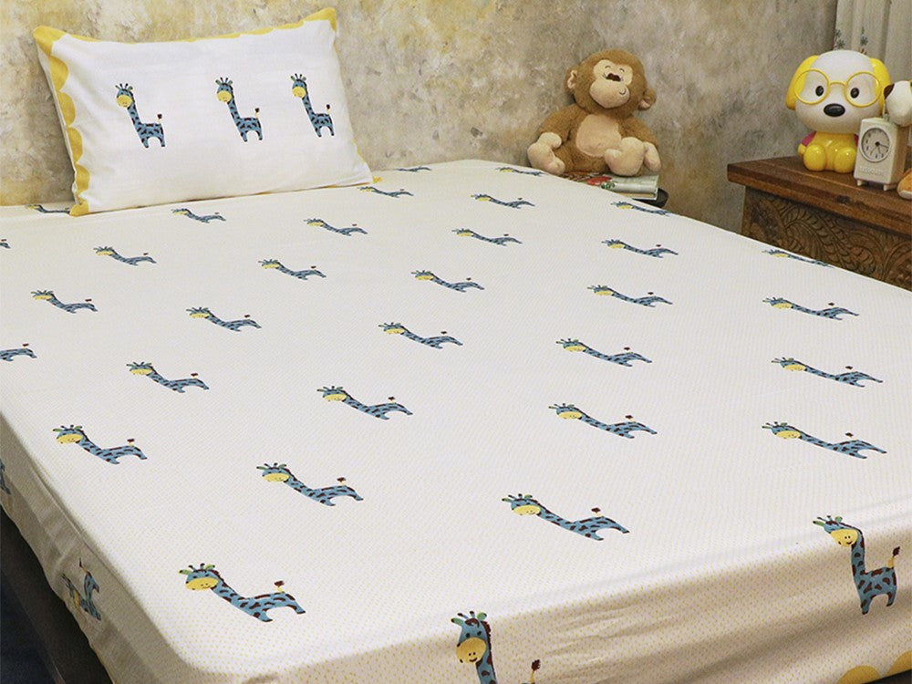 My Best Friend Gira the Giraffe Kid's Bedsheet